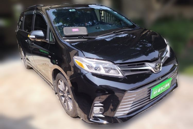 Used Toyota SIENNA  Front Right 45 Deg