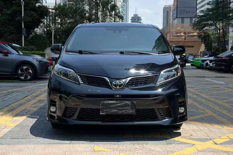 Used Toyota SIENNA 2018 3.5L Two-Wheel Drive SE U.S. Specification Front