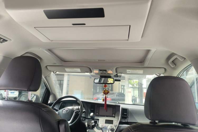 Used Toyota SIENNA 2018 3.5L Four-Wheel Drive Limited 7-Seater Canadian Version Headliner