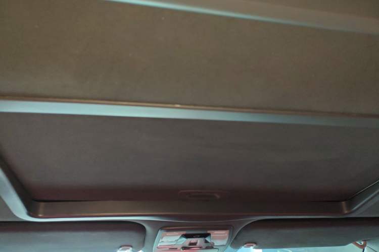 Used Toyota SIENNA 2018 3.5L Two-Wheel Drive SE U.S. Specification Headliner