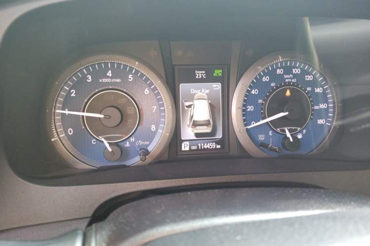 Used Toyota SIENNA  Instrument Cluster