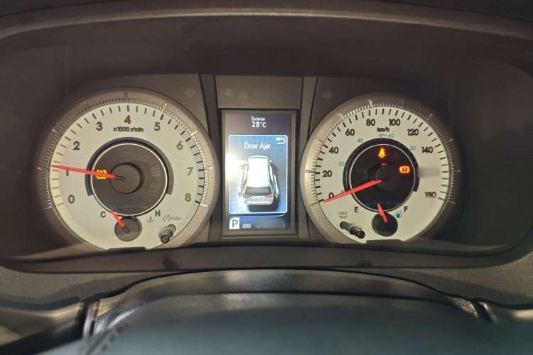 Used Toyota SIENNA 2018 3.5L Two-Wheel Drive SE U.S. Specification Instrument Cluster