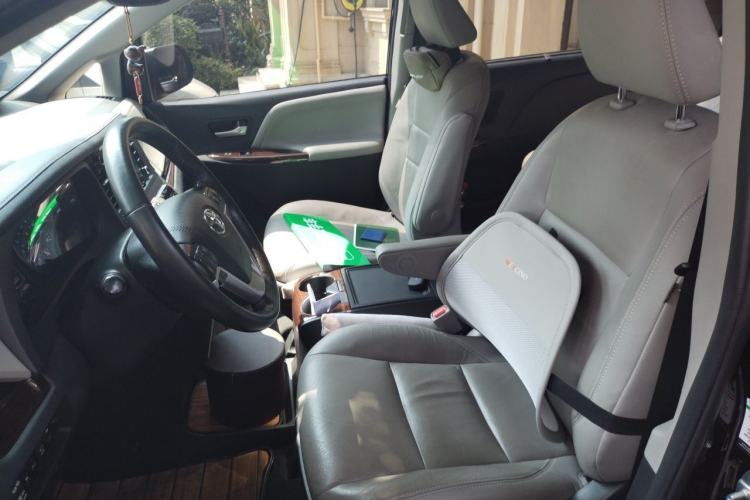 Used Toyota SIENNA  Left Front Seat