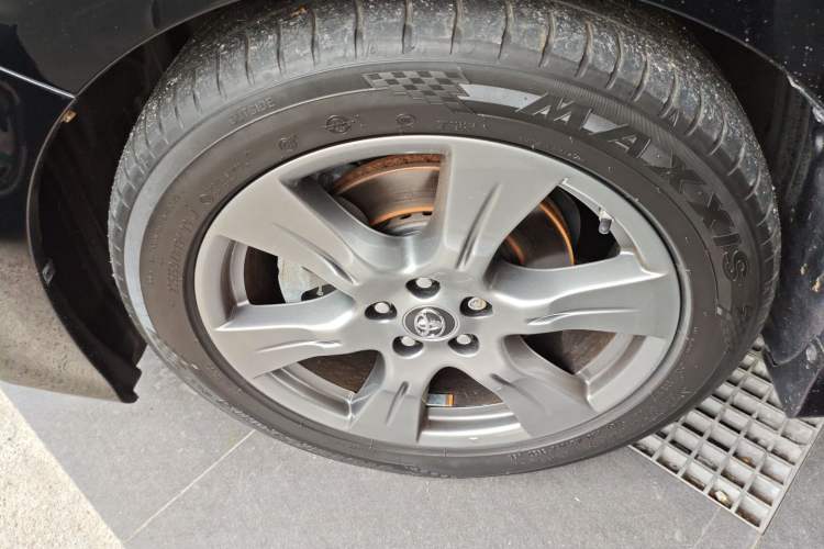 Used Toyota SIENNA 2018 3.5L Two-Wheel Drive SE U.S. Specification Left Front Wheel Hub