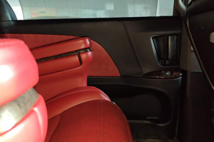 Used Toyota SIENNA 2018 3.5L Two-Wheel Drive SE U.S. Specification Left Rear Door Interior