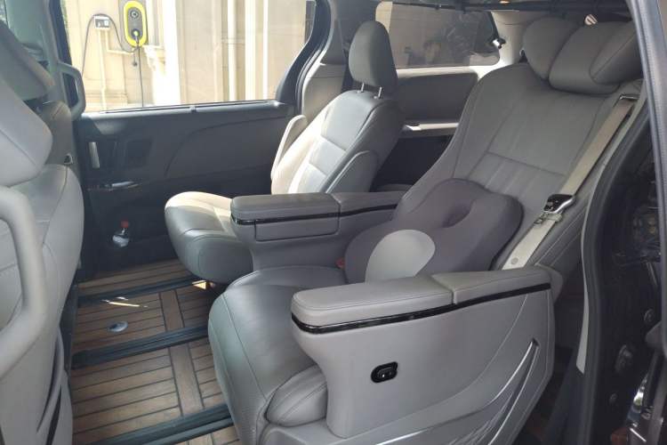 Used Toyota SIENNA  Left Rear Seat
