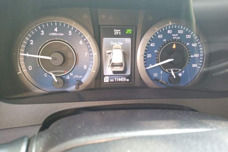 Used Toyota SIENNA  Odometer Close Up