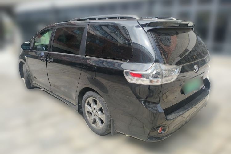 Used Toyota SIENNA 2018 3.5L Four-Wheel Drive Limited 7-Seater Canadian Version Rear Left 45 Deg