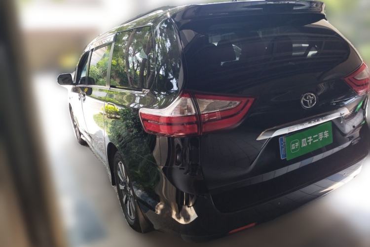 Used Toyota SIENNA  Rear Left 45 Deg