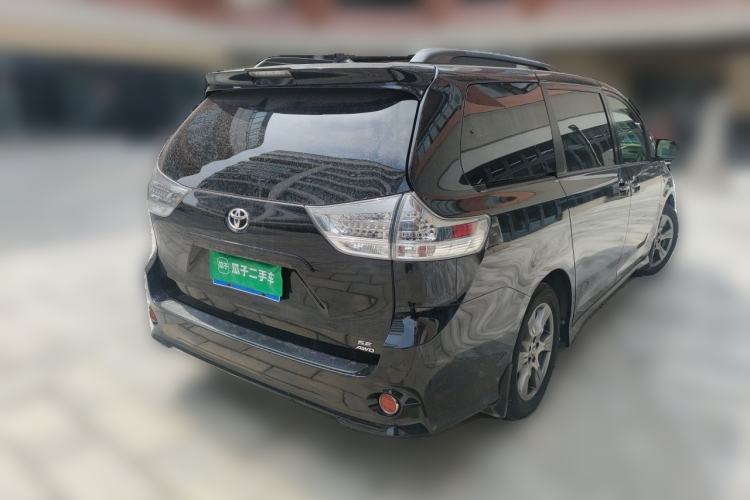 Used Toyota SIENNA 2018 3.5L Four-Wheel Drive Limited 7-Seater Canadian Version Rear Right 45 Deg