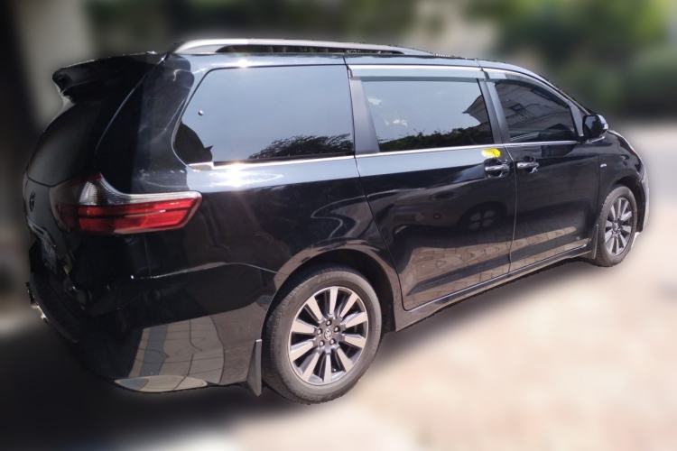 Used Toyota SIENNA  Rear Right 45 Deg