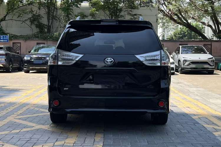 Used Toyota SIENNA 2018 3.5L Two-Wheel Drive SE U.S. Specification Rear