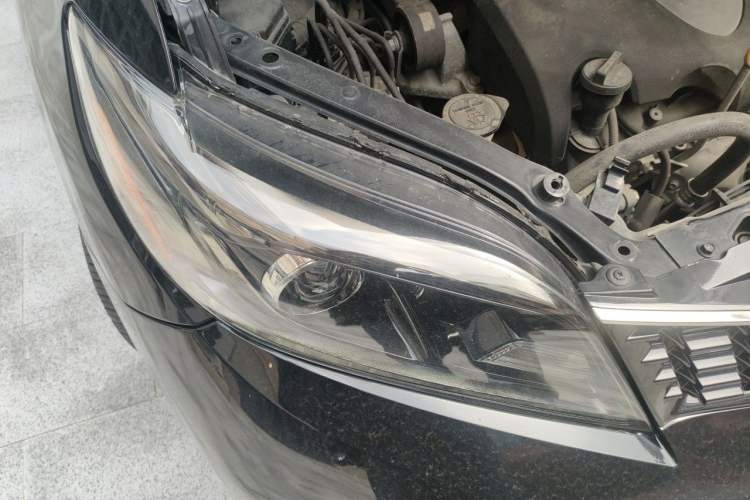 Used Toyota SIENNA 2018 3.5L Four-Wheel Drive Limited 7-Seater Canadian Version Right Front Headlight