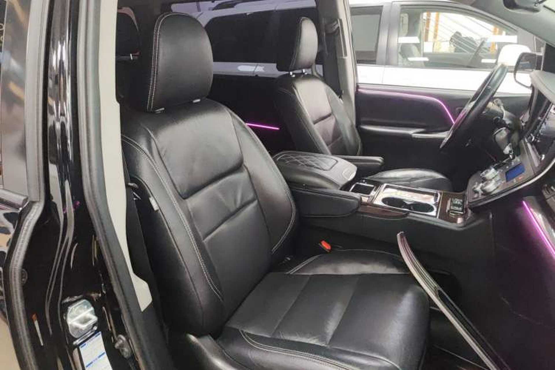 Used Toyota SIENNA 2018 3.5L Four-Wheel Drive SE Version 7 Seats U.S. Specification Right Front Seat
