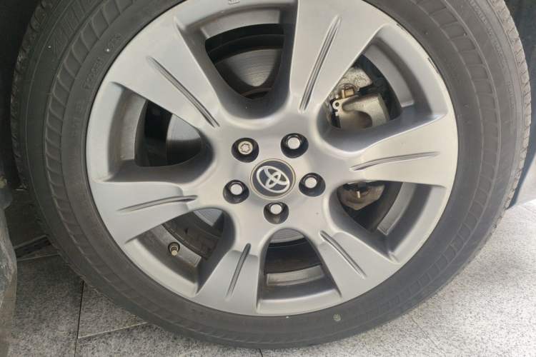 Used Toyota SIENNA 2018 3.5L Four-Wheel Drive Limited 7-Seater Canadian Version Right Front Wheel Hub