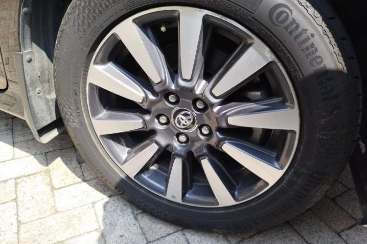 Used Toyota SIENNA  Right Front Wheel Hub