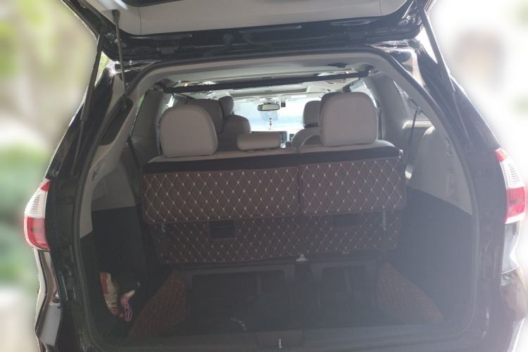 Used Toyota SIENNA  Trunk