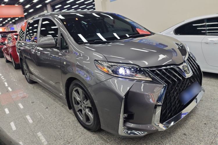 Used Toyota SIENNA 2018 3.5L Two-Wheel Drive SE U.S. Specification Exterior 1