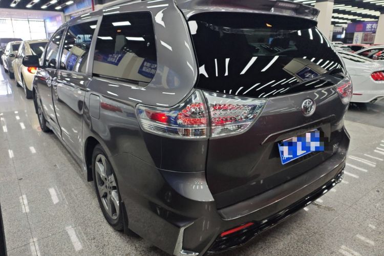 Used Toyota SIENNA 2018 3.5L Two-Wheel Drive SE U.S. Specification Exterior 2