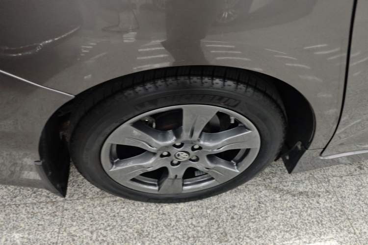Used Toyota SIENNA 2018 3.5L Two-Wheel Drive SE U.S. Specification Exterior 5