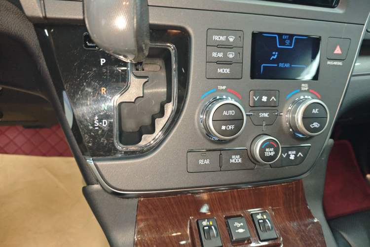 Used Toyota SIENNA 2018 3.5L Two-Wheel Drive SE U.S. Specification Gear Lever