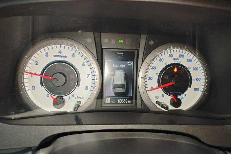 Used Toyota SIENNA 2018 3.5L Two-Wheel Drive SE U.S. Specification Instrument Cluster