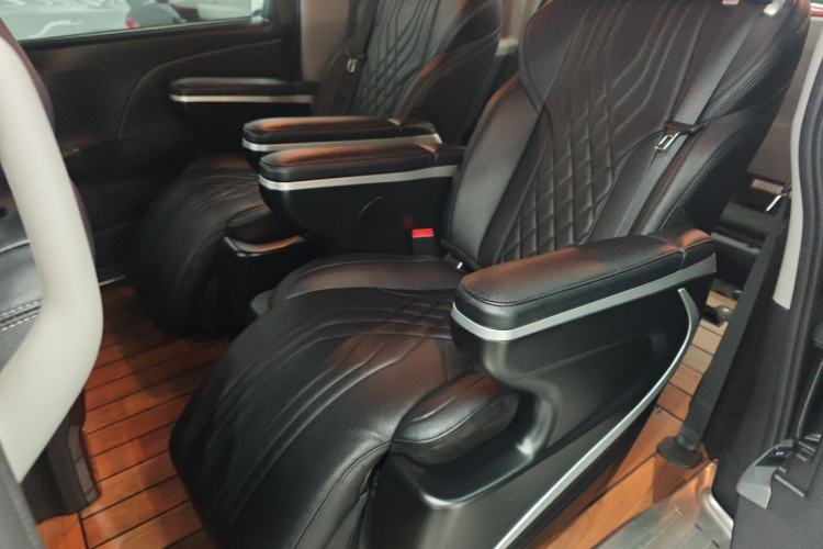 Used Toyota SIENNA 2018 3.5L Two-Wheel Drive SE U.S. Specification Left Rear Seat