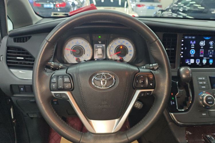 Used Toyota SIENNA 2018 3.5L Two-Wheel Drive SE U.S. Specification Steering Wheel