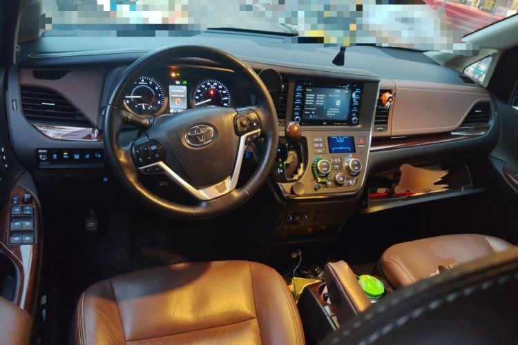 Used Toyota SIENNA  Center Console