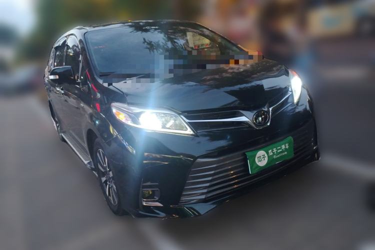 Used Toyota SIENNA  Front Right 45 Deg