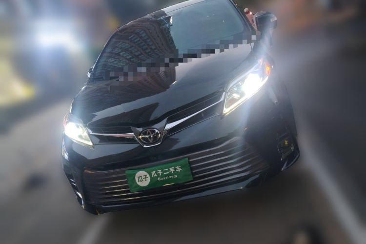 Used Toyota SIENNA  Front