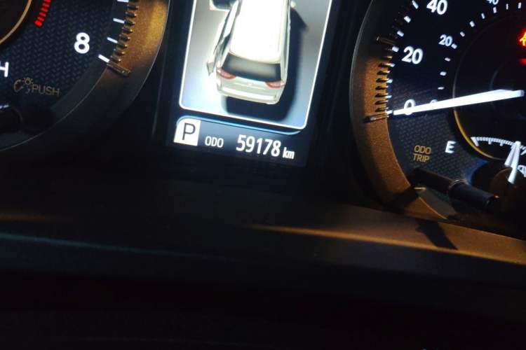 Used Toyota SIENNA  Odometer Close Up