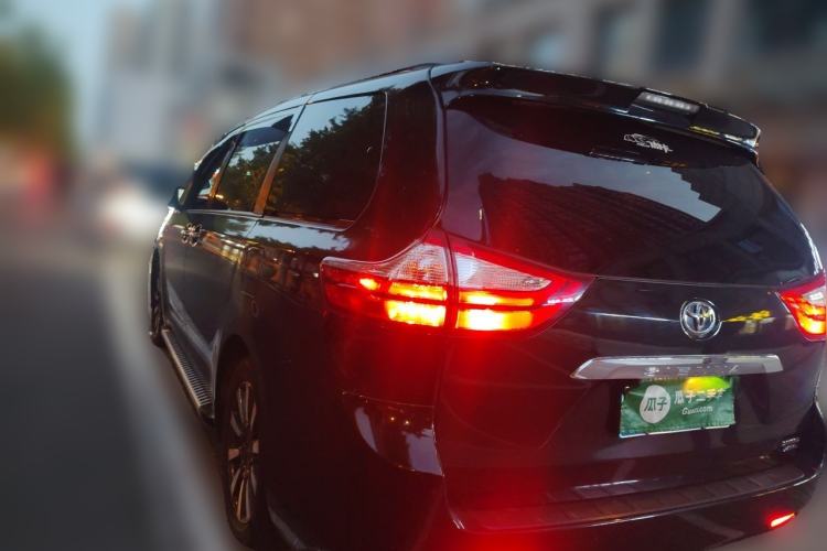 Used Toyota SIENNA  Rear Left 45 Deg