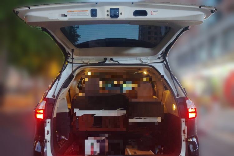 Used Toyota SIENNA  Trunk