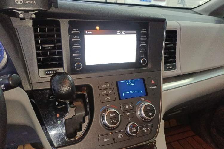 Used Toyota SIENNA 2018 3.5L Two-Wheel Drive SE U.S. Specification Audio And AC Panel