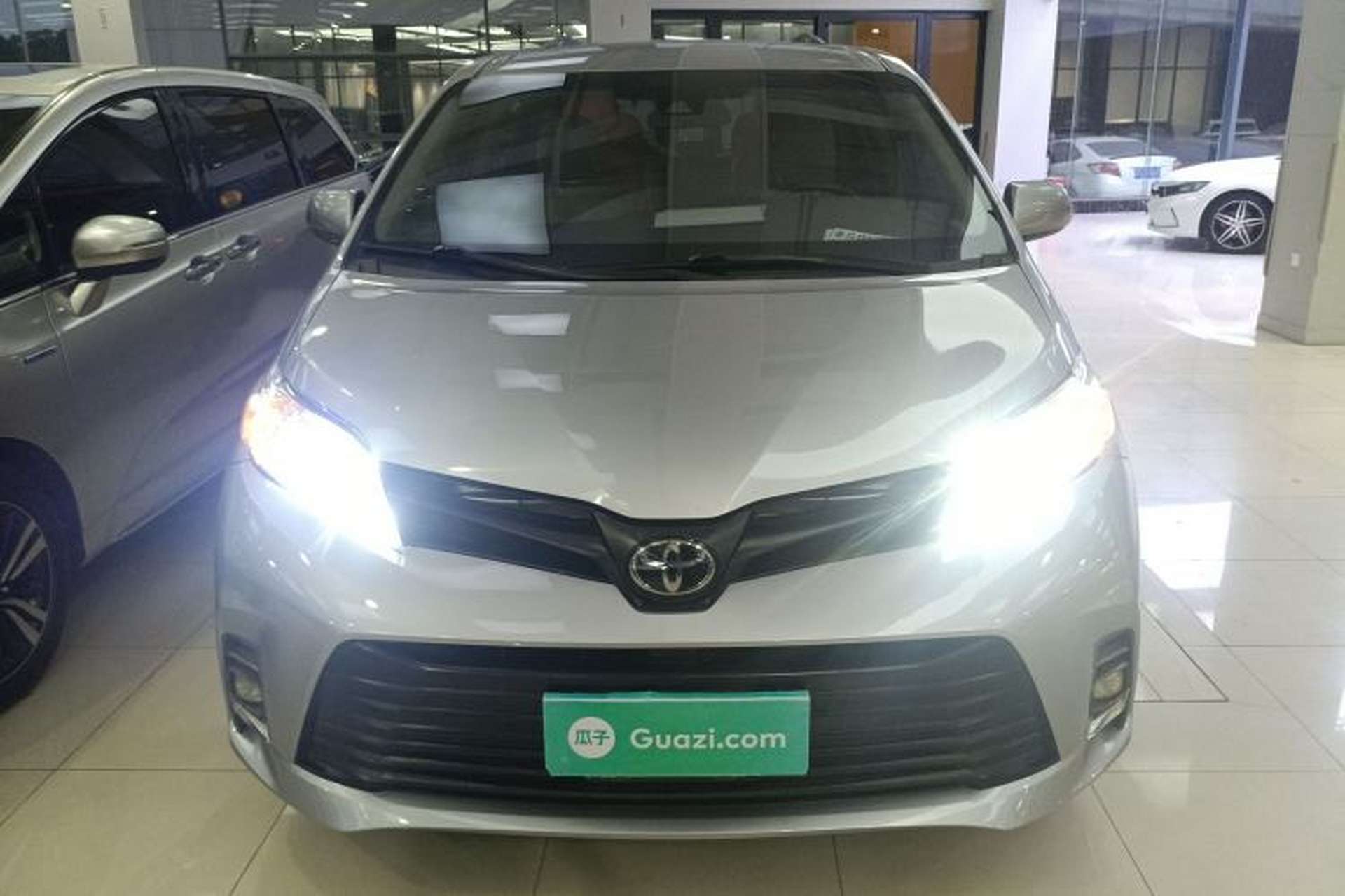 Used Toyota SIENNA 2018 3.5L Two-Wheel Drive SE U.S. Specification Exterior 1