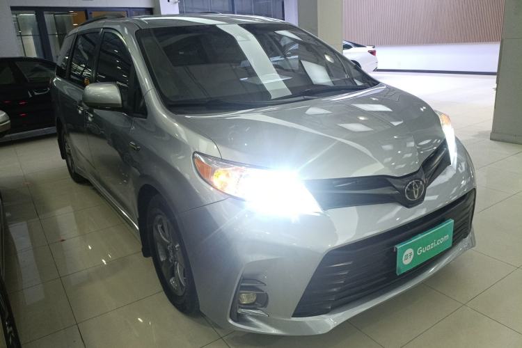 Used Toyota SIENNA 2018 3.5L Two-Wheel Drive SE U.S. Specification Exterior 2
