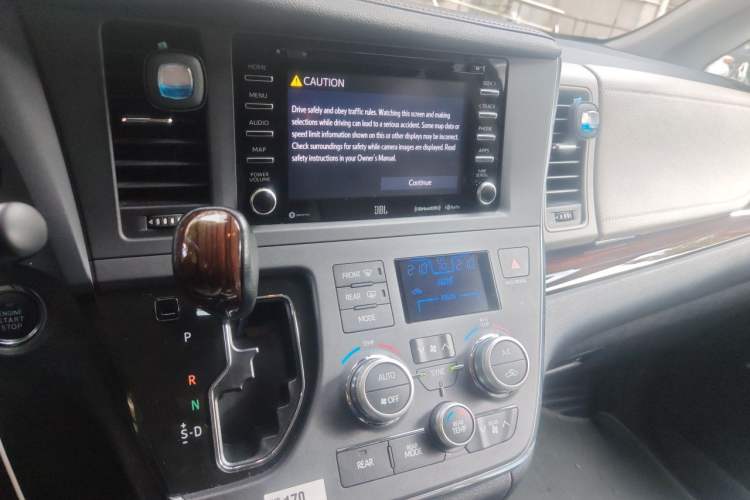 Used Toyota SIENNA 2018 3.5L Four-Wheel Drive LE Trim 7 Seats U.S. Specification Audio And AC Panel