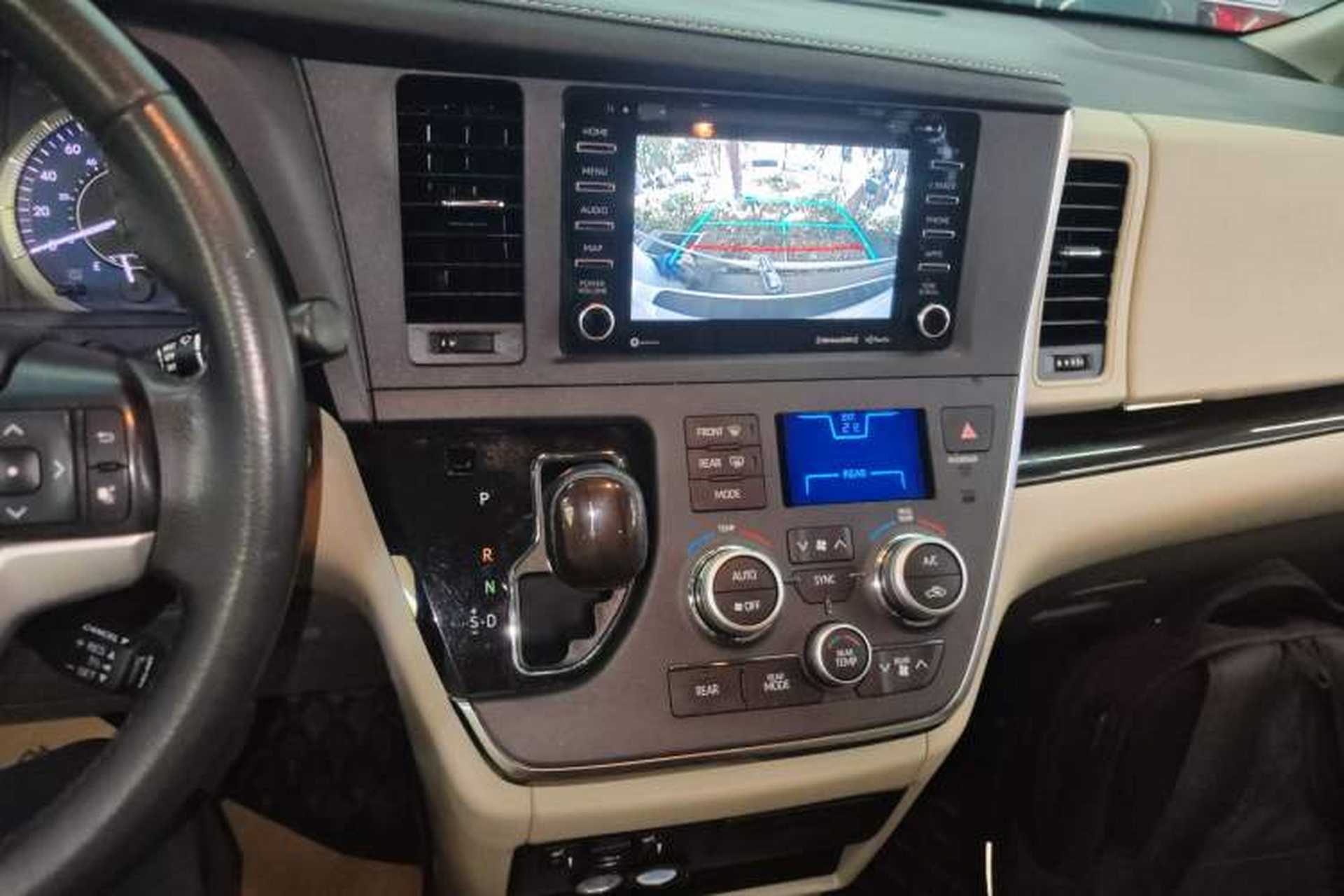 Used Toyota SIENNA 2018 3.5L 2WD Limited 7-Seater Canadian Version Audio And AC Panel
