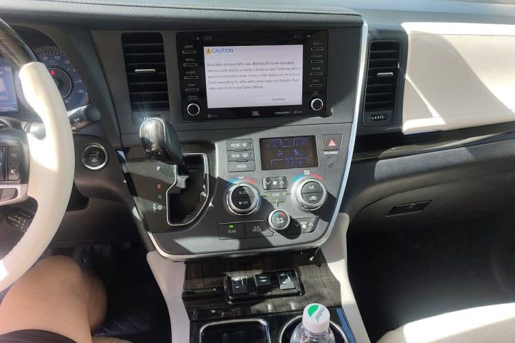 Used Toyota SIENNA 2018 3.5L Four-Wheel Drive SE Version 7 Seats U.S. Specification Audio And AC Panel