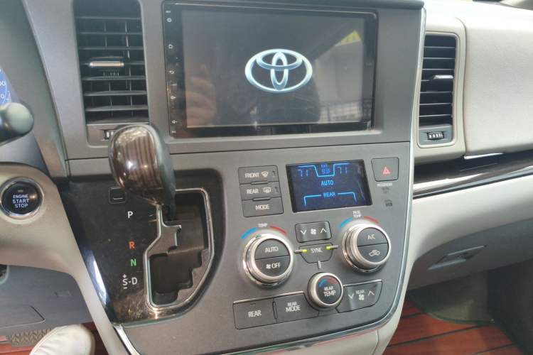 Used Toyota SIENNA  Audio And AC Panel