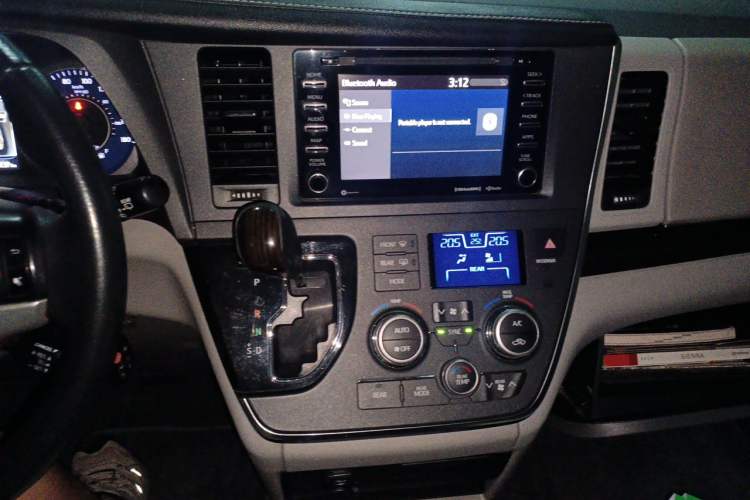 Used Toyota SIENNA  Audio And AC Panel