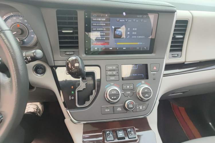 Used Toyota SIENNA  Audio And AC Panel