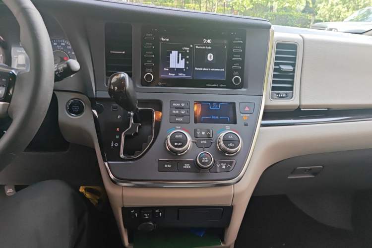 Used Toyota SIENNA 2018 3.5L Two-Wheel Drive XLE 7-Seater U.S. Specification Audio And AC Panel