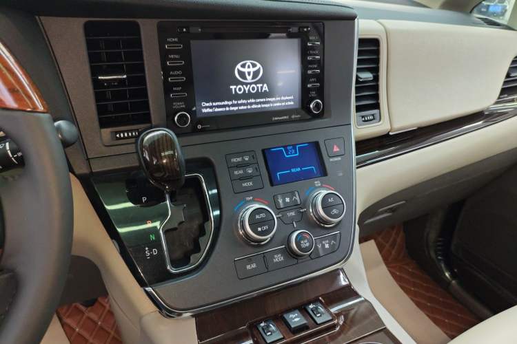 Used Toyota SIENNA 2018 3.5L Two-Wheel Drive XLE 7-Seater U.S. Specification Audio And AC Panel