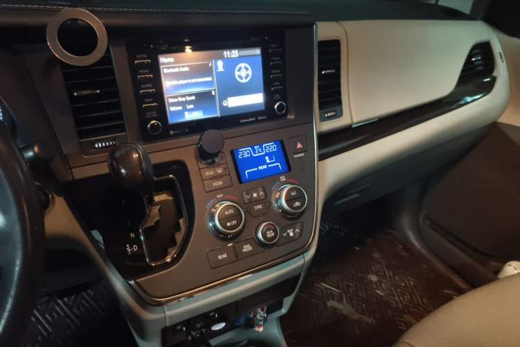 Used Toyota SIENNA  Audio And AC Panel