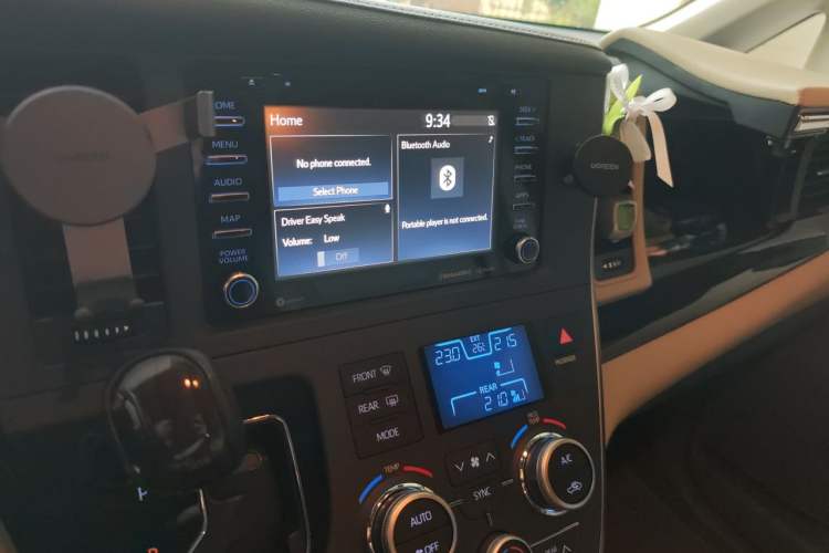 Used Toyota SIENNA 2018 3.5L Two-Wheel Drive SE U.S. Specification Audio And AC Panel