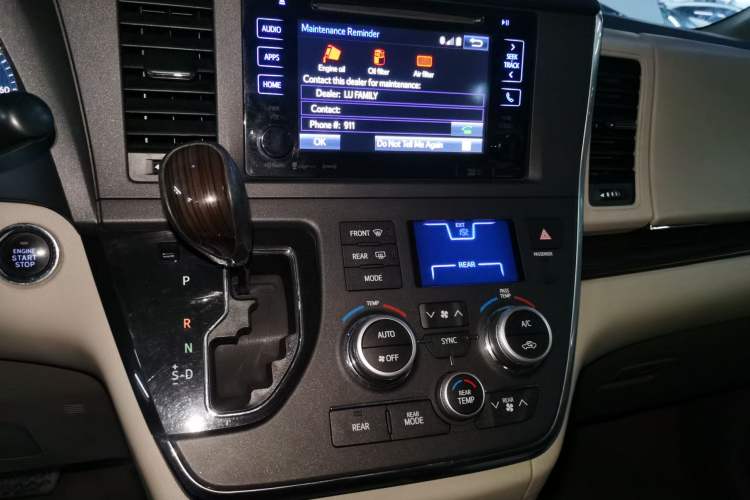Used Toyota SIENNA 2018 3.5L Two-Wheel Drive SE U.S. Specification Audio And AC Panel