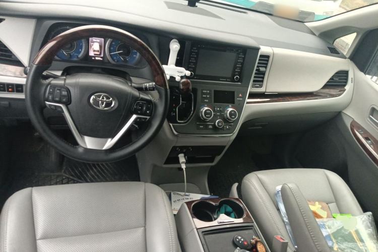 Used Toyota SIENNA  Center Console
