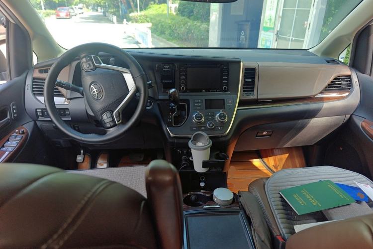 Used Toyota SIENNA  Center Console